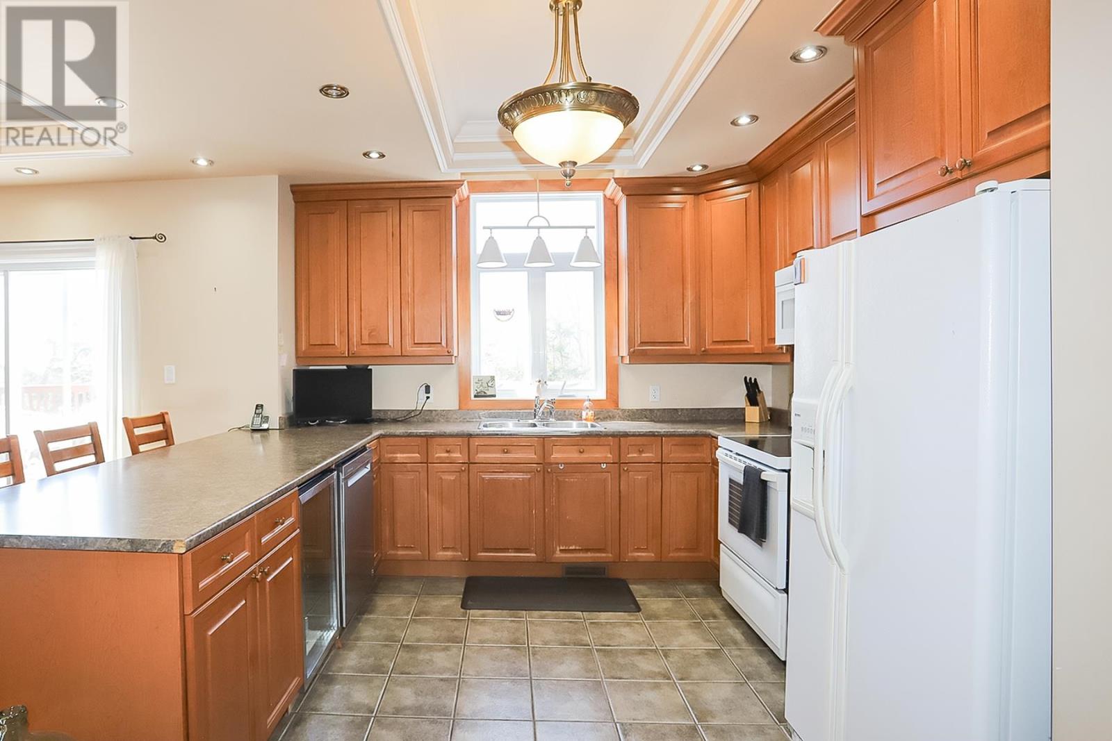 Photo 16 of 42 Cody Point Ct, Sault Ste Marie ON
