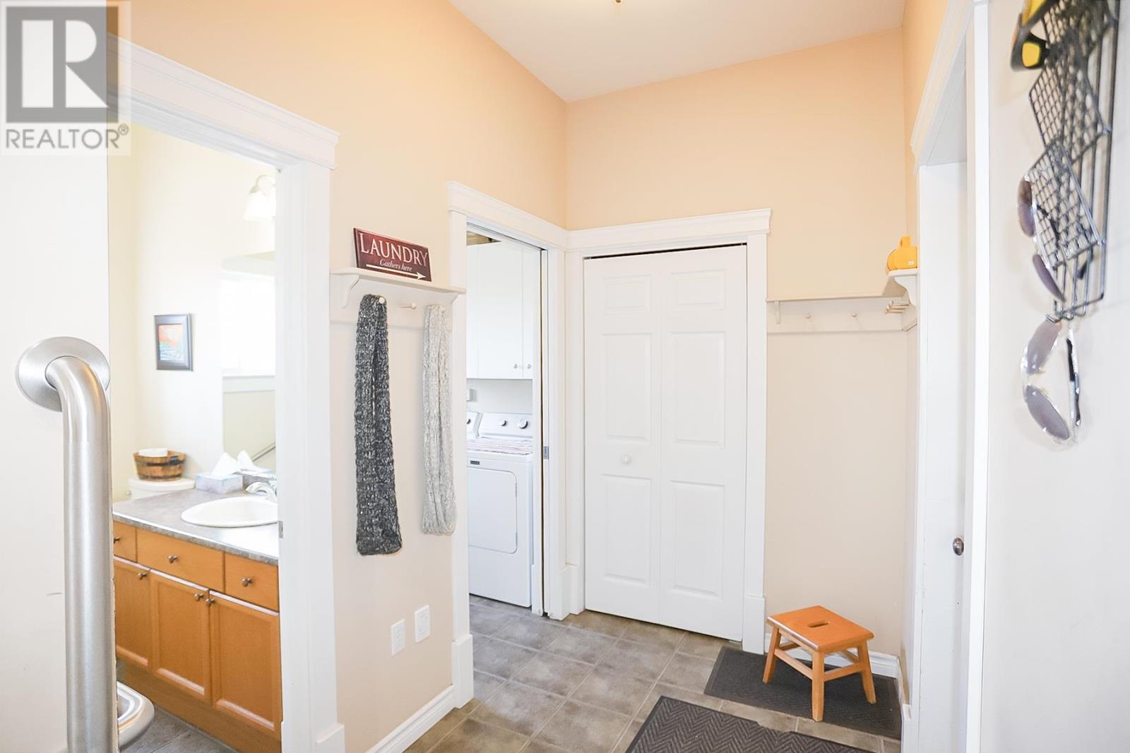 Photo 21 of 42 Cody Point Ct, Sault Ste Marie ON