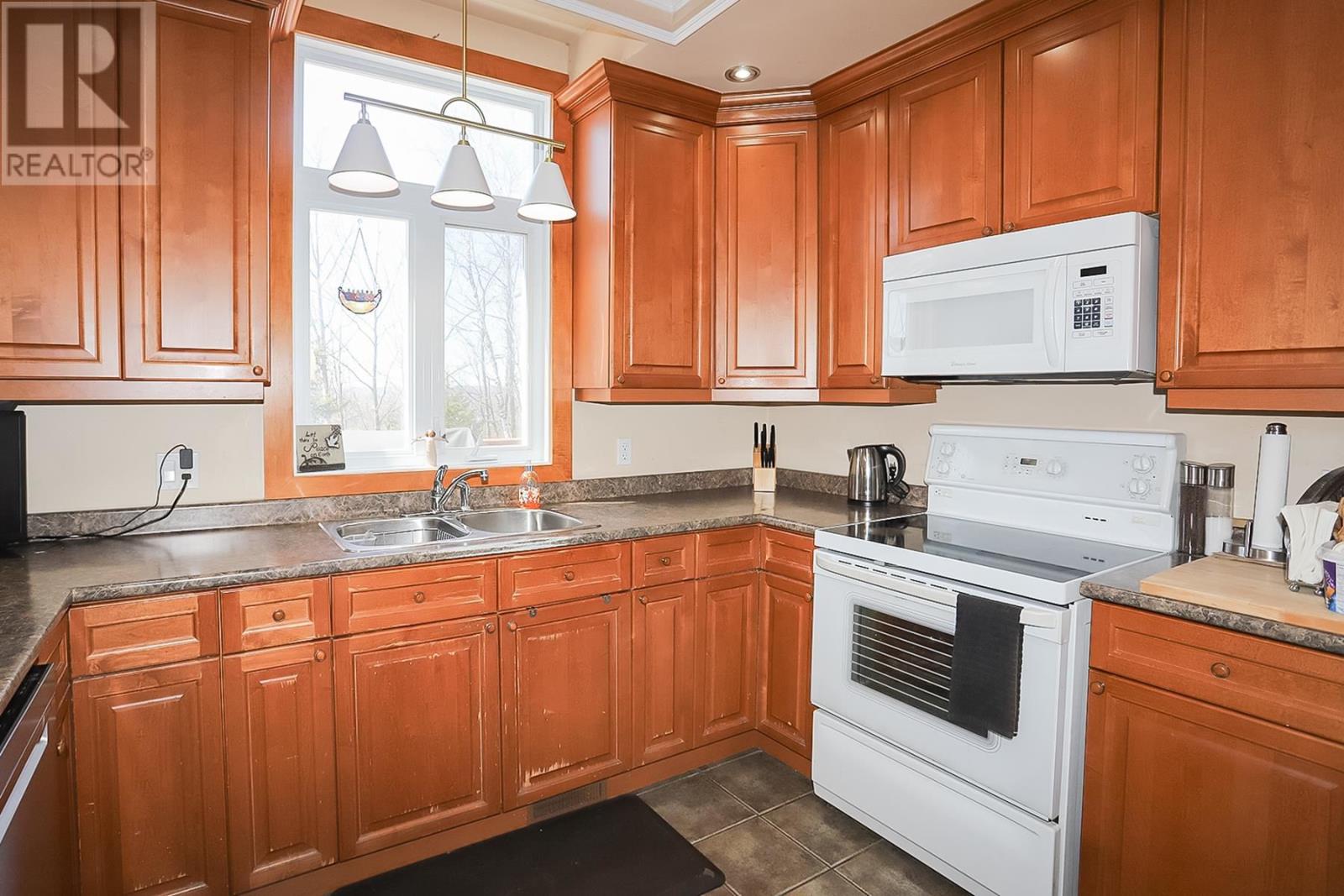 Photo 17 of 42 Cody Point Ct, Sault Ste Marie ON