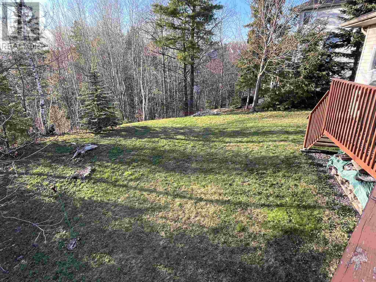 Photo 8 of 42 Cody Point Ct, Sault Ste Marie ON