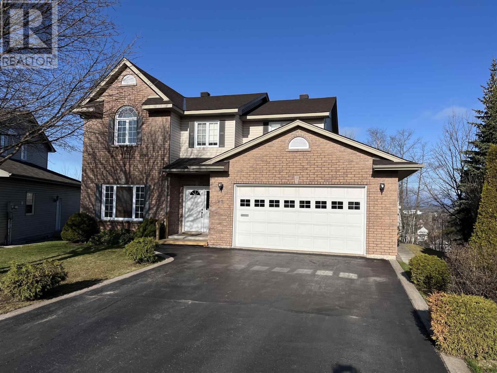 Photo 3 of 42 Cody Point Ct, Sault Ste Marie ON