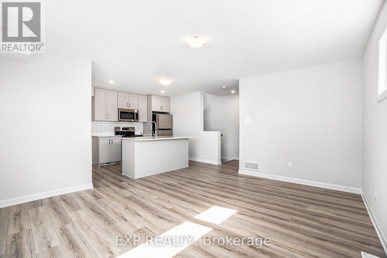 Photo 8 of 1523 Creekway Private, Ottawa ON