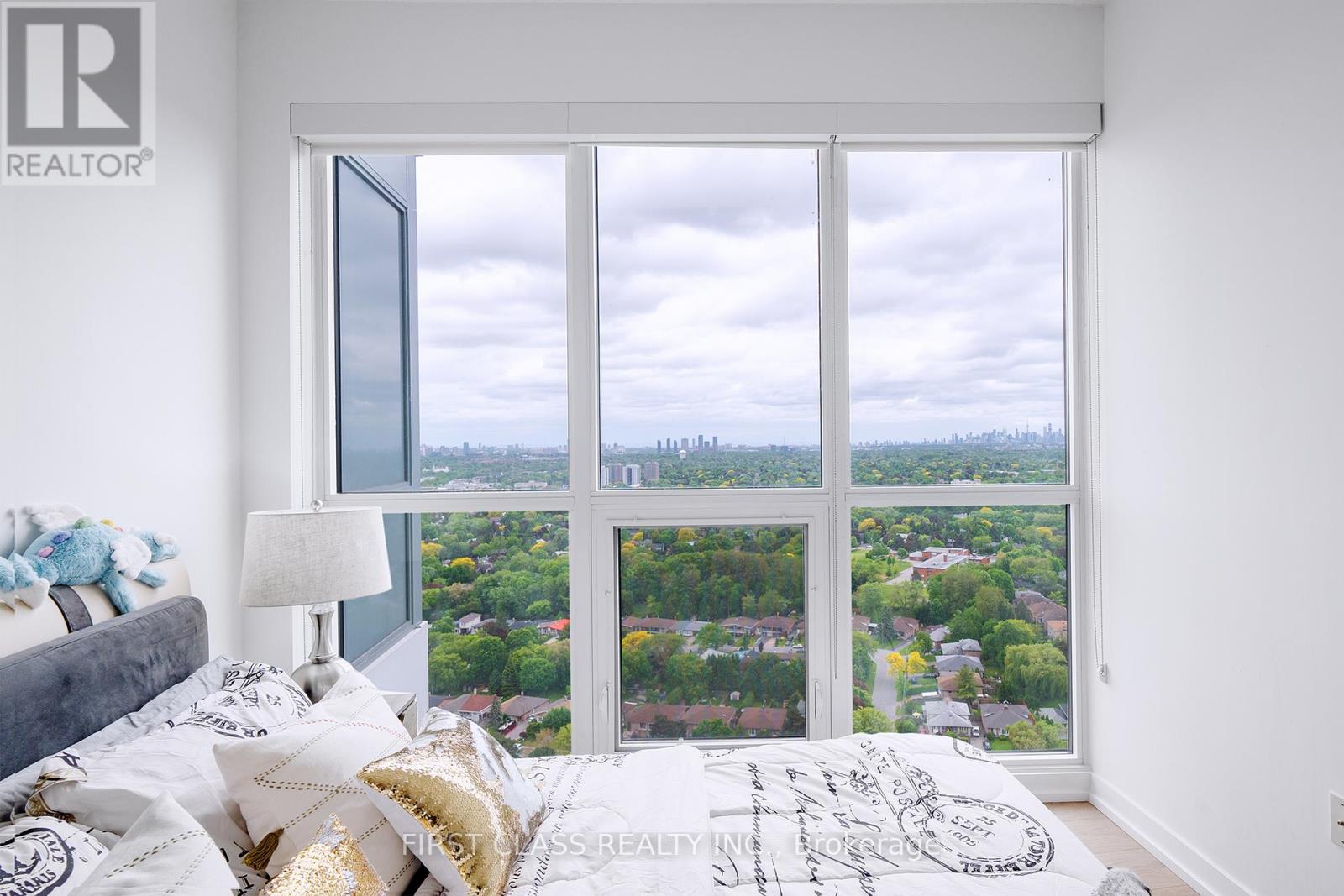 Photo 10 of 3603 117 Mcmahon Drive, Toronto ON