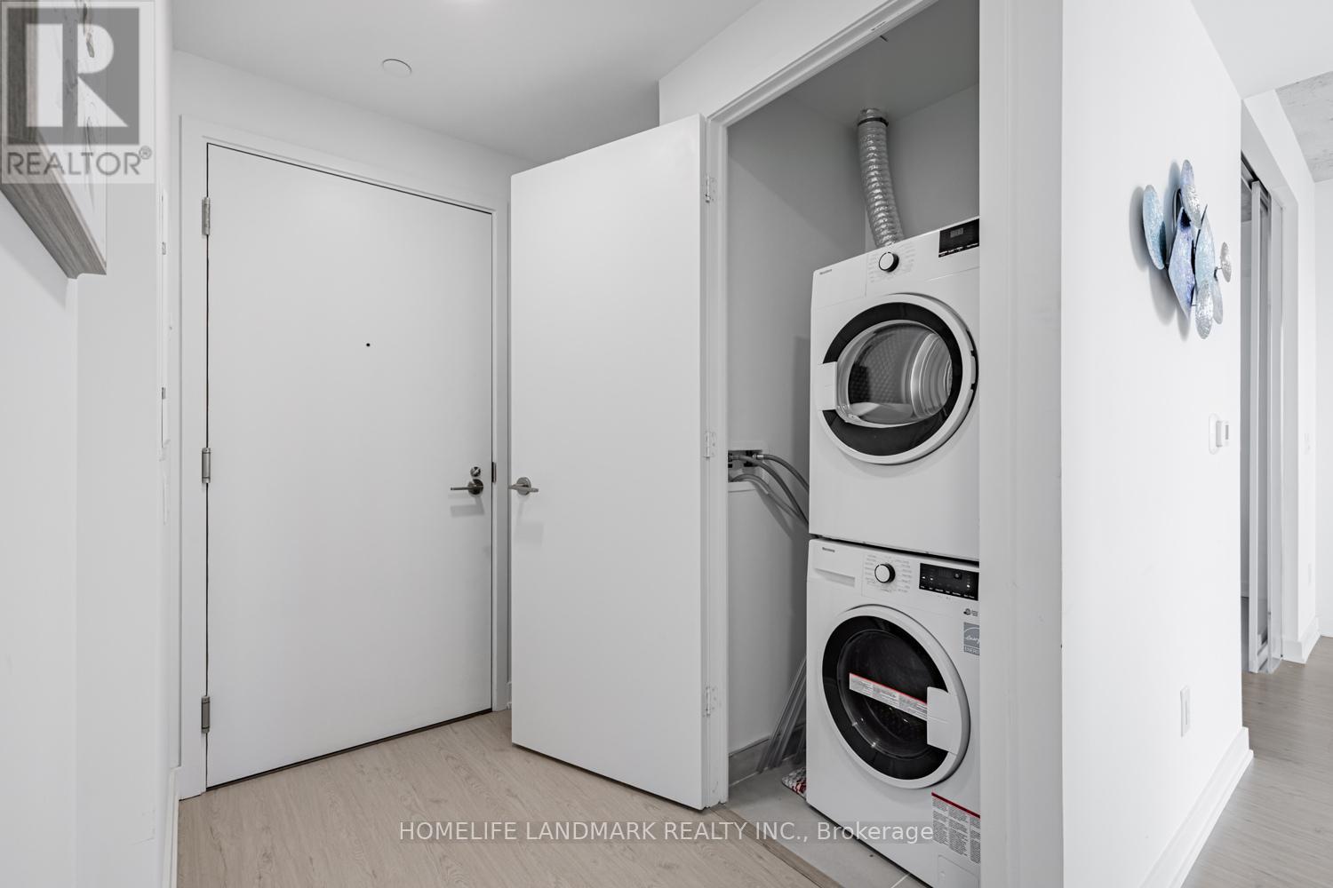 Photo 16 of 2501 65 Mutual Street, Toronto ON