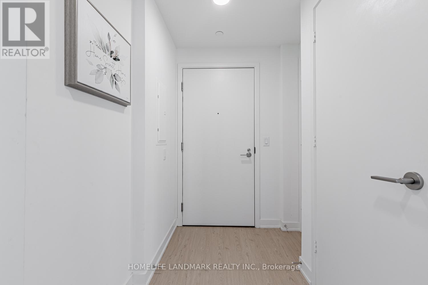 Photo 3 of 2501 65 Mutual Street, Toronto ON
