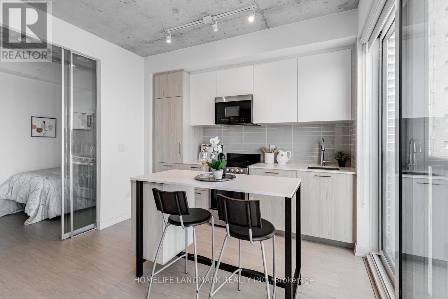 Photo 8 of 2501 65 Mutual Street, Toronto ON