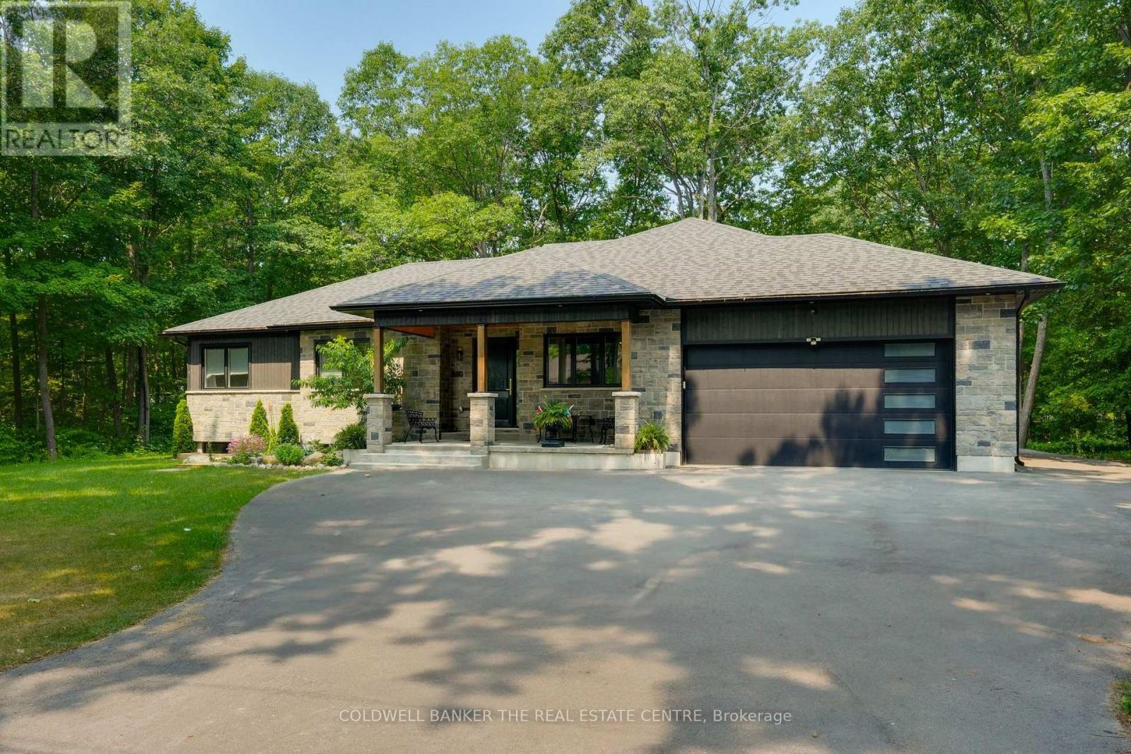 Photo 1 of 34 Oakwood Avenue, Tiny ON