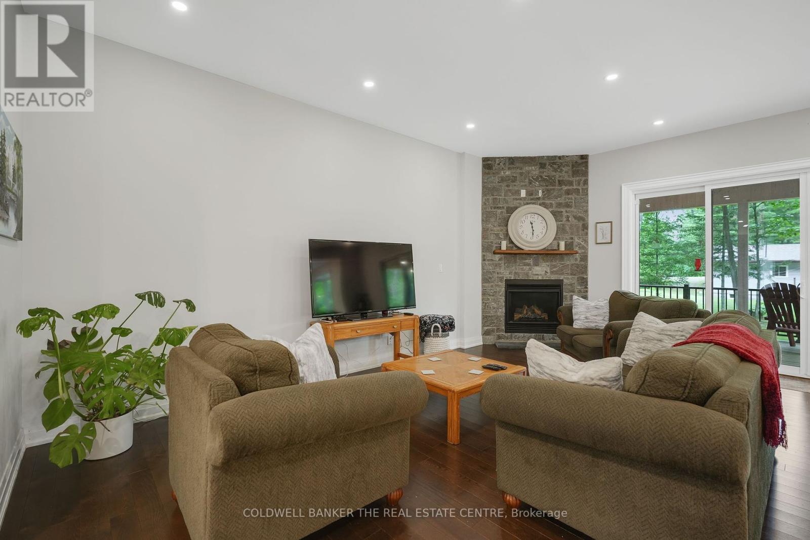 Photo 18 of 34 Oakwood Avenue, Tiny ON