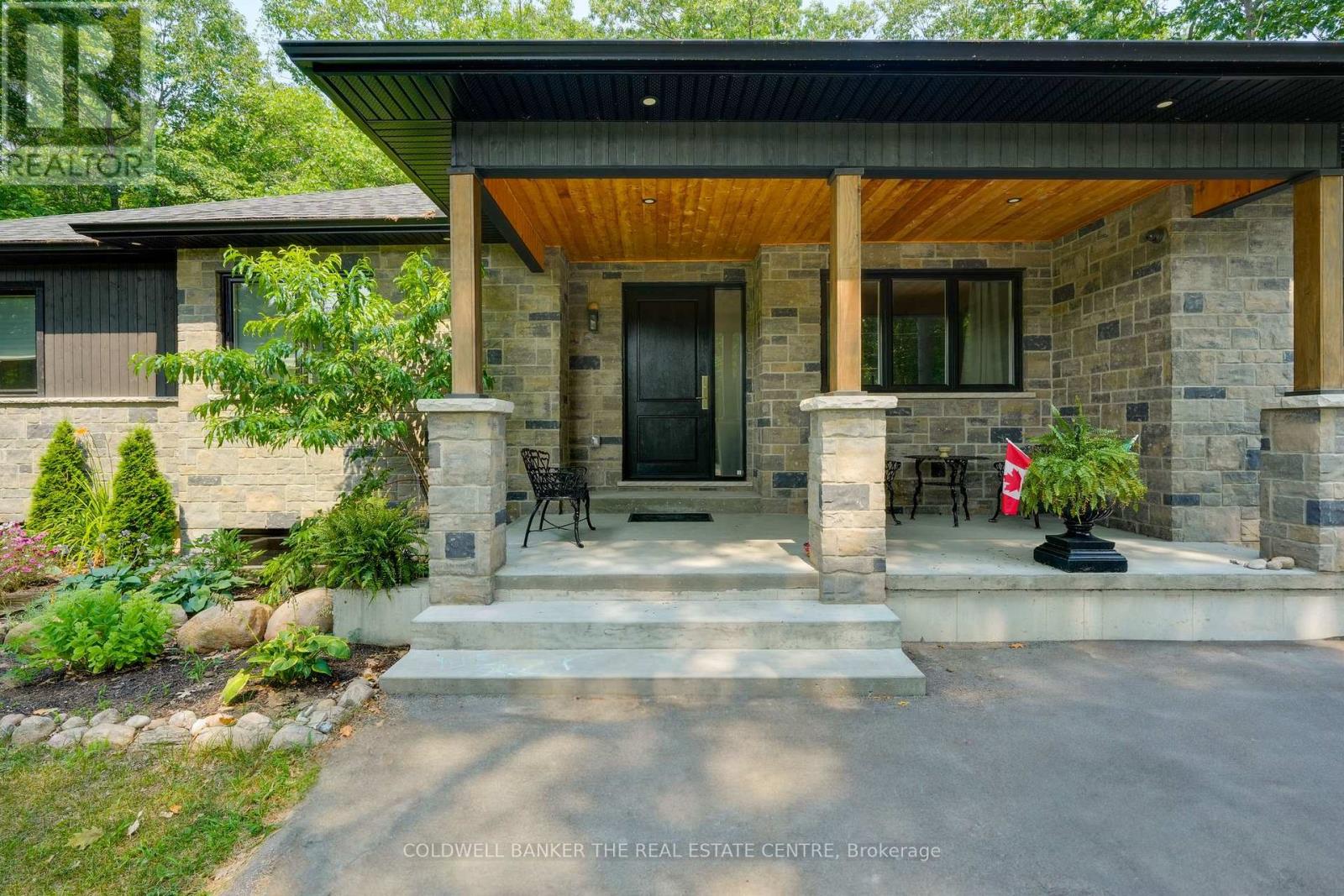 Photo 4 of 34 Oakwood Avenue, Tiny ON