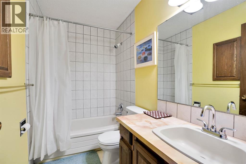 Single Family House 4 Level for Sale in  Coach Hill Road SW Coach Hill Calgary 