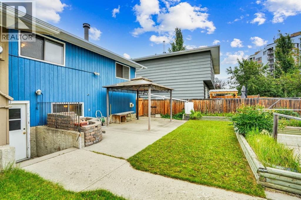 Single Family House 4 Level for Sale in  Coach Hill Road SW Coach Hill Calgary 