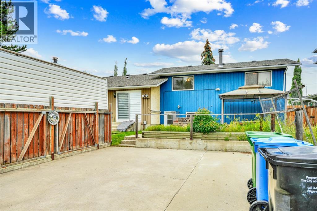 Single Family House 4 Level for Sale in  Coach Hill Road SW Coach Hill Calgary 