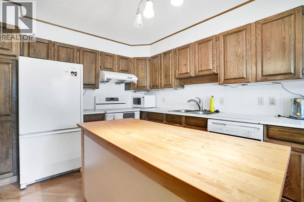 Single Family House 4 Level for Sale in  Coach Hill Road SW Coach Hill Calgary 
