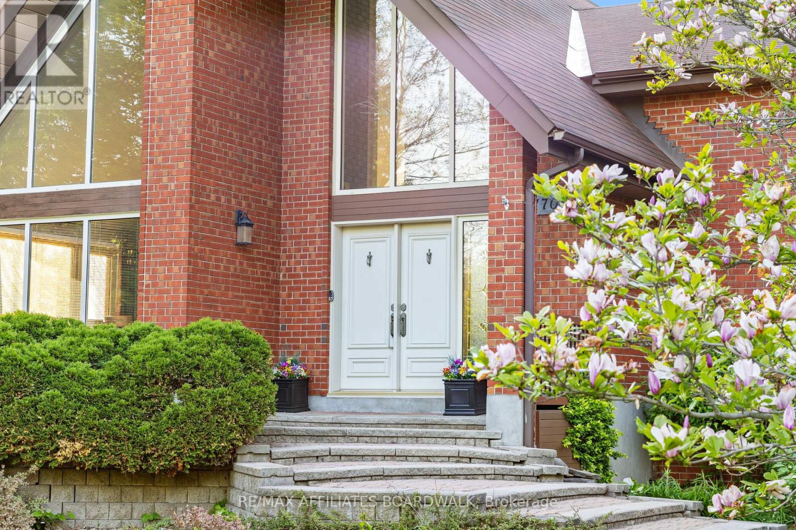 Photo 6 of 1700 Lakeshore Drive, Ottawa ON