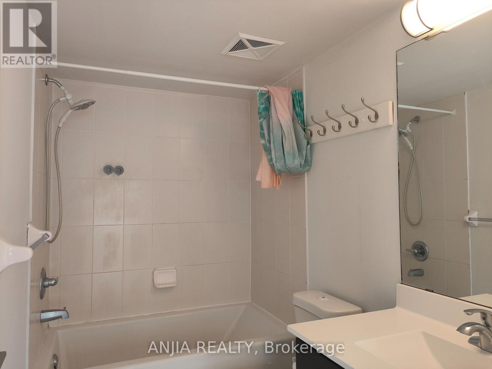 Photo 11 of 62 295 Village Green Square, Toronto ON