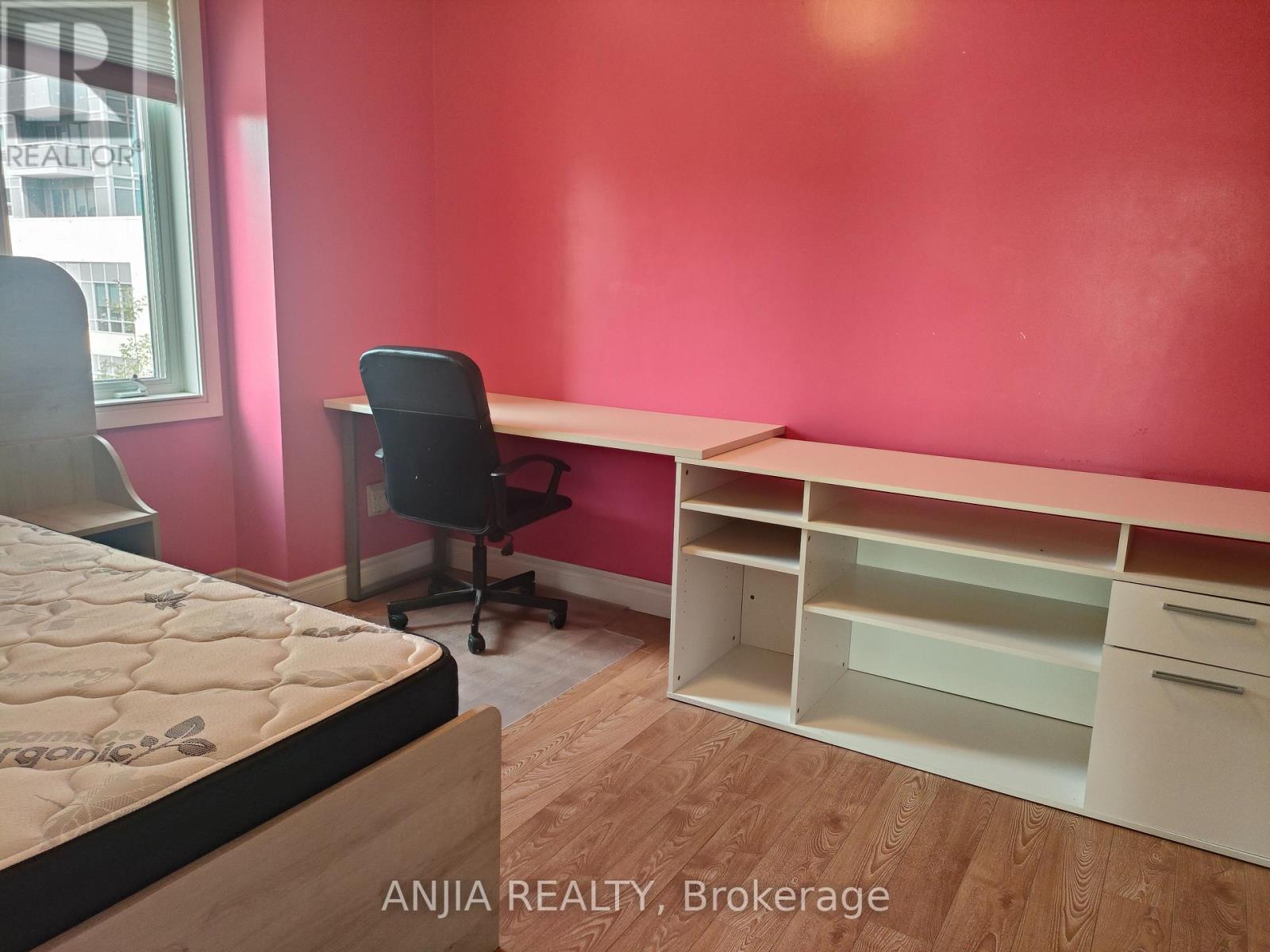 Photo 10 of 62 295 Village Green Square, Toronto ON
