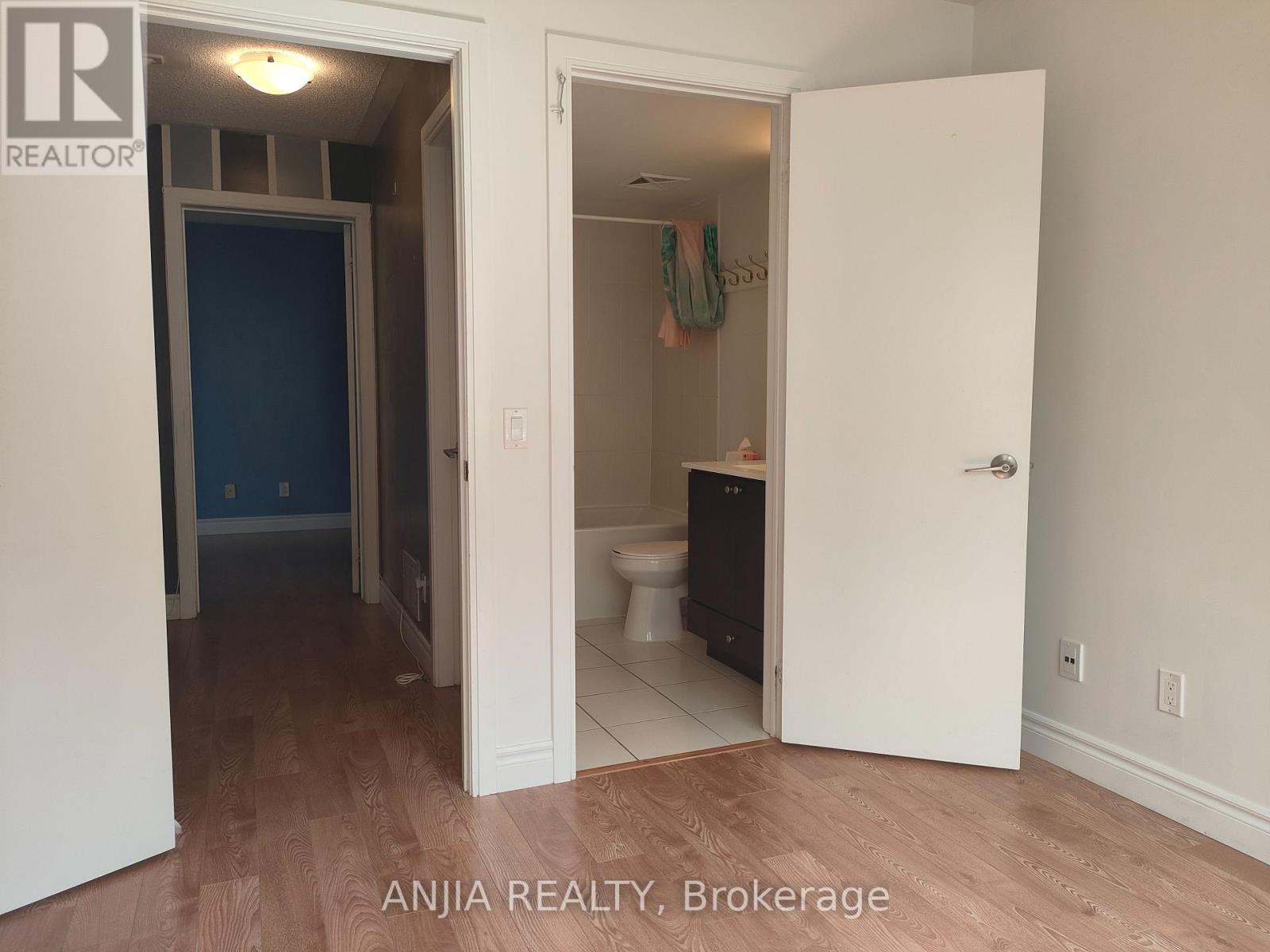 Photo 12 of 62 295 Village Green Square, Toronto ON