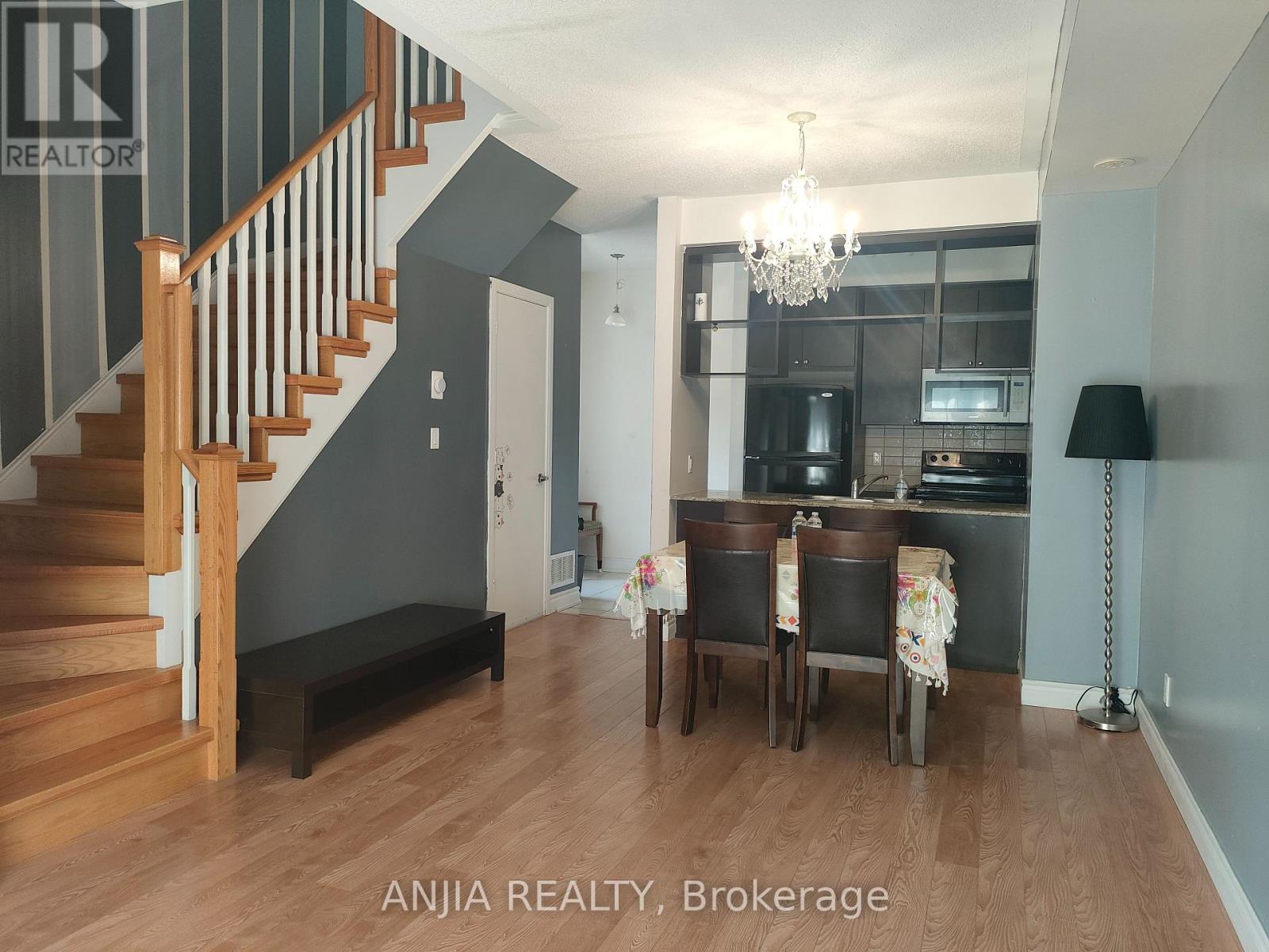 Photo 3 of 62 295 Village Green Square, Toronto ON