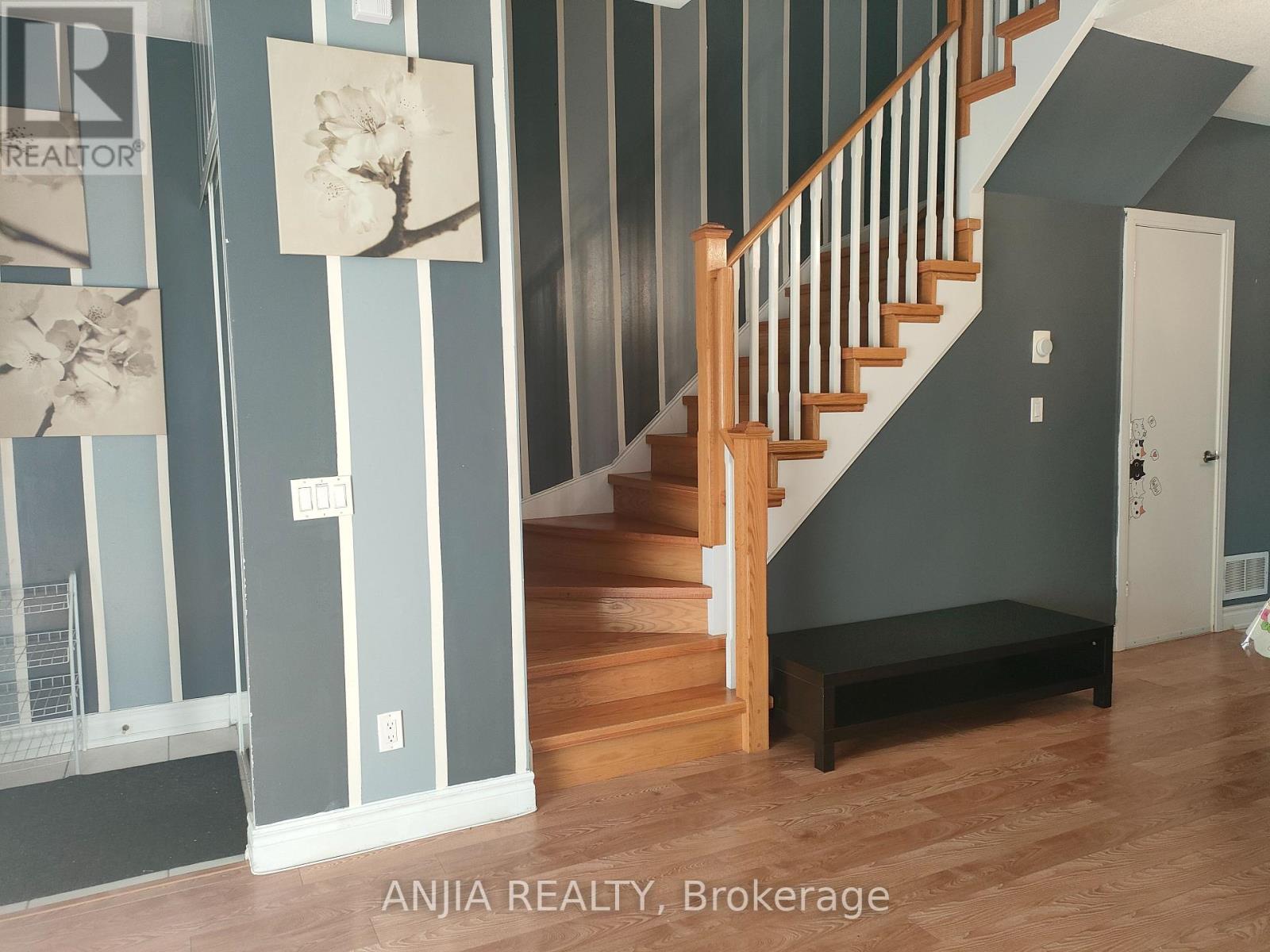 Photo 6 of 62 295 Village Green Square, Toronto ON