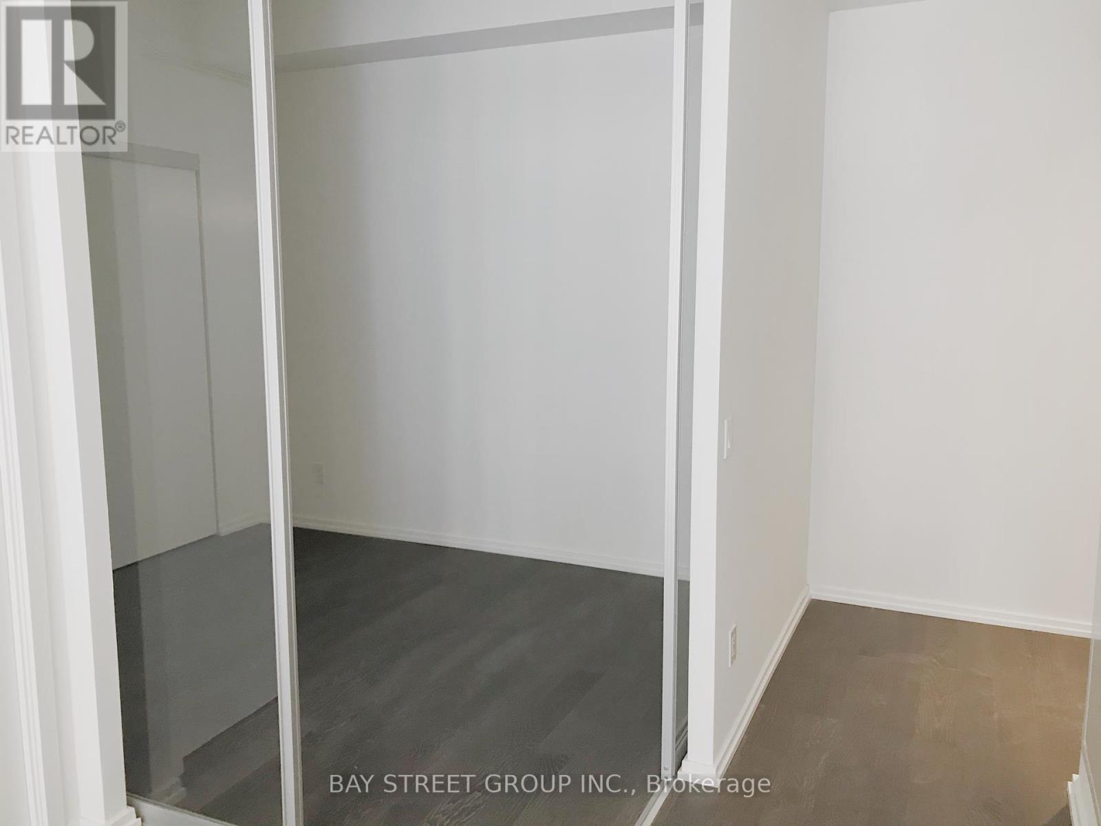 Photo 10 of 902 5 Soudan Avenue, Toronto ON