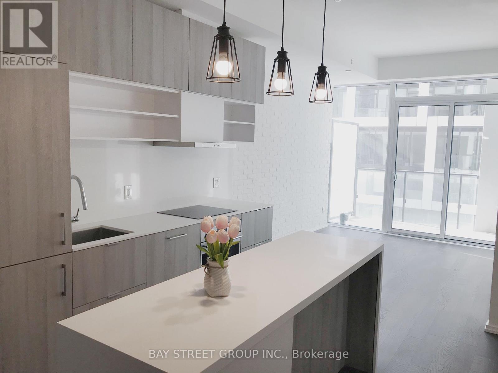 Photo 2 of 902 5 Soudan Avenue, Toronto ON