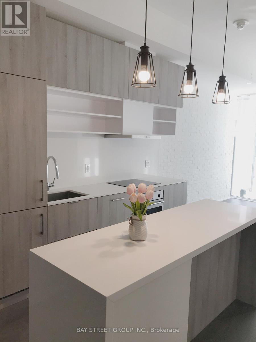 Photo 3 of 902 5 Soudan Avenue, Toronto ON