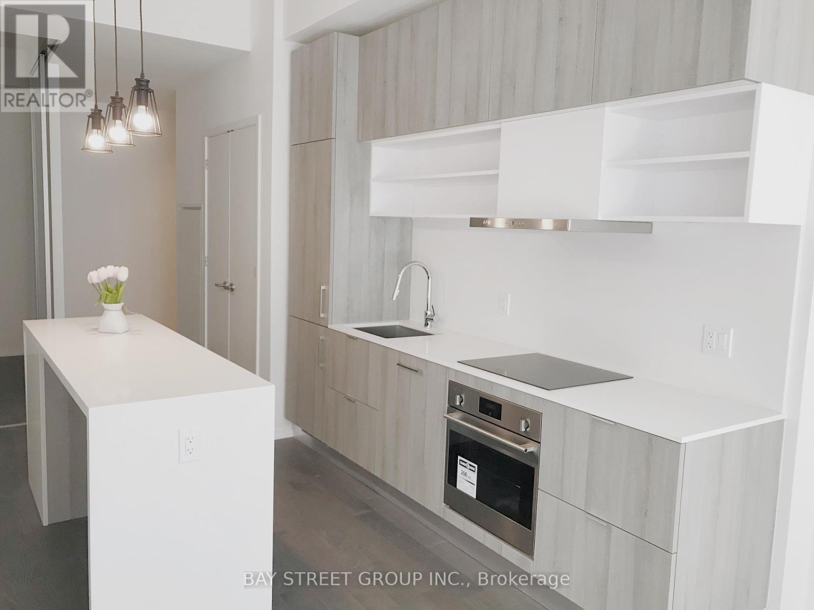 Photo 5 of 902 5 Soudan Avenue, Toronto ON
