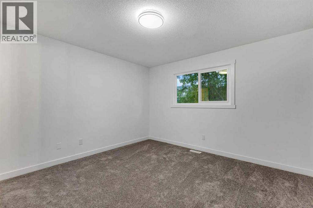 Single Family House Bi-level for Sale in  Bernard Place NW Beddington Heights Calgary 