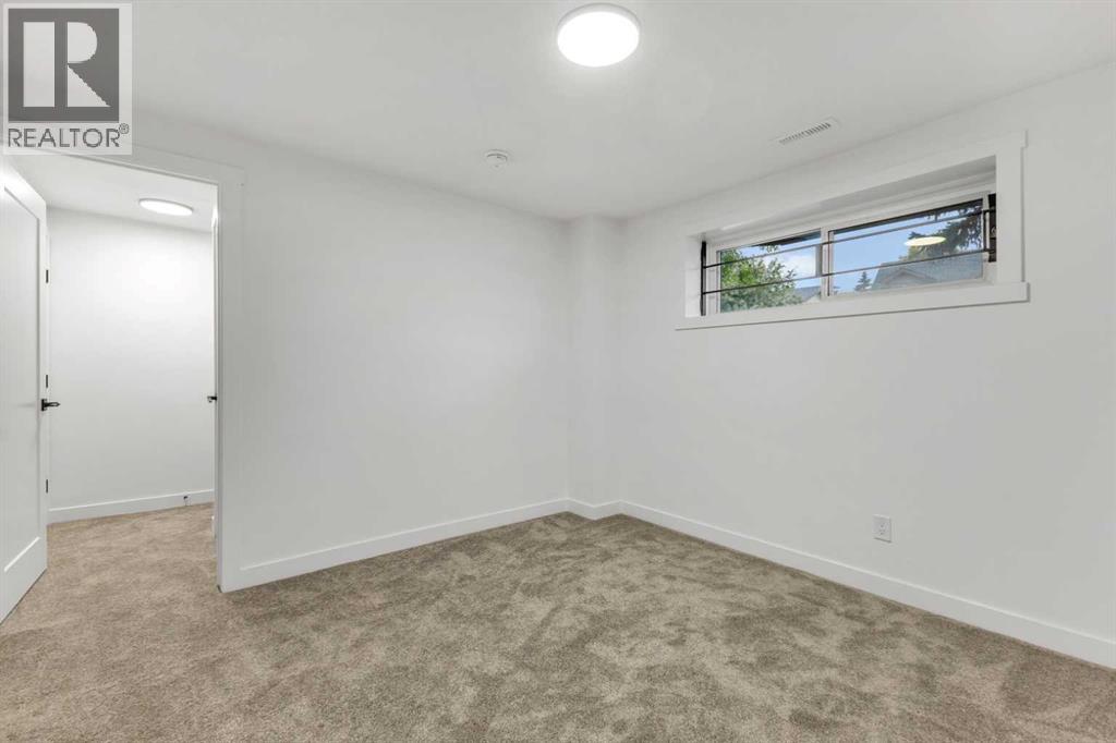 Single Family House Bi-level for Sale in  Bernard Place NW Beddington Heights Calgary 