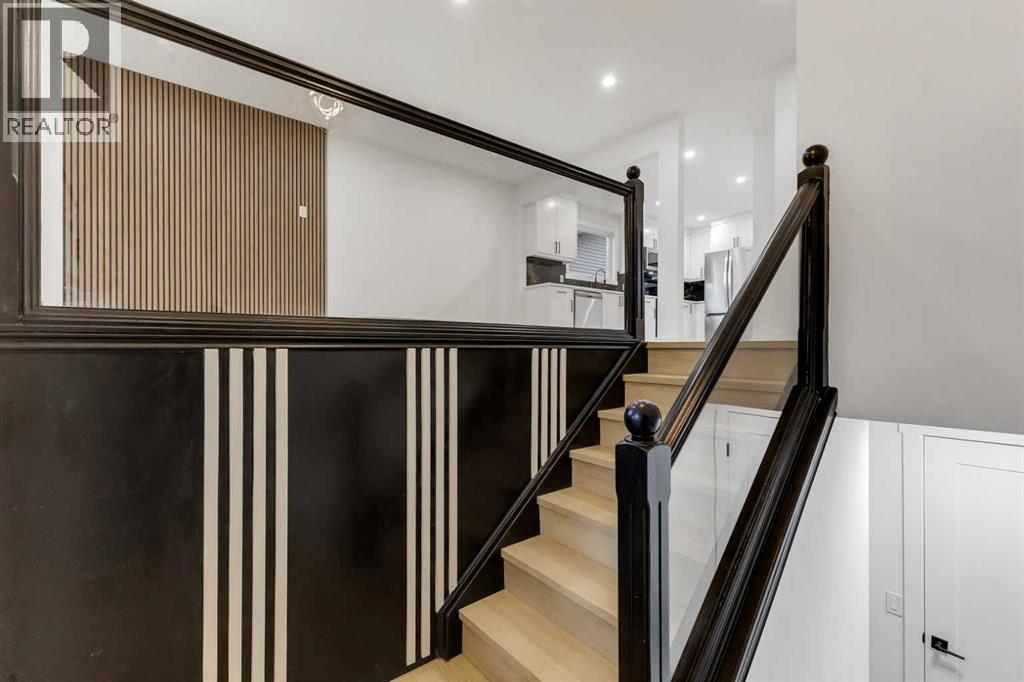 Single Family House Bi-level for Sale in  Bernard Place NW Beddington Heights Calgary 