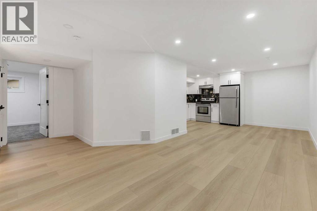 Single Family House Bi-level for Sale in  Bernard Place NW Beddington Heights Calgary 