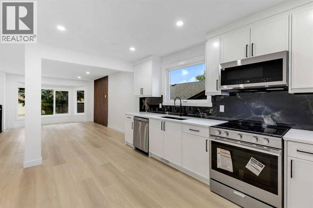 Single Family House Bi-level for Sale in  Bernard Place NW Beddington Heights Calgary 