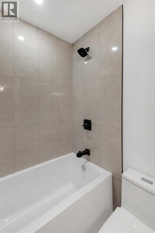 Single Family House Bi-level for Sale in  Bernard Place NW Beddington Heights Calgary 