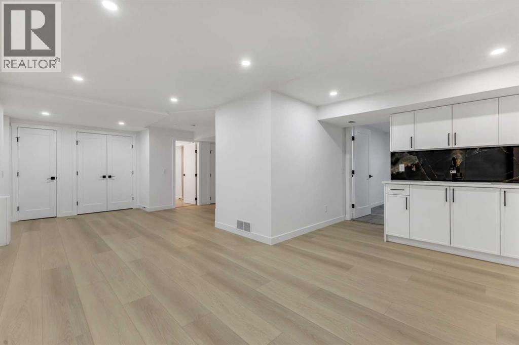 Single Family House Bi-level for Sale in  Bernard Place NW Beddington Heights Calgary 
