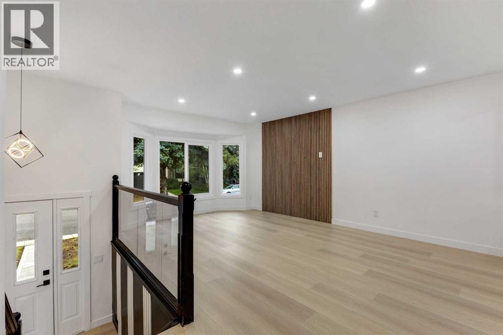 Single Family House Bi-level for Sale in  Bernard Place NW Beddington Heights Calgary 