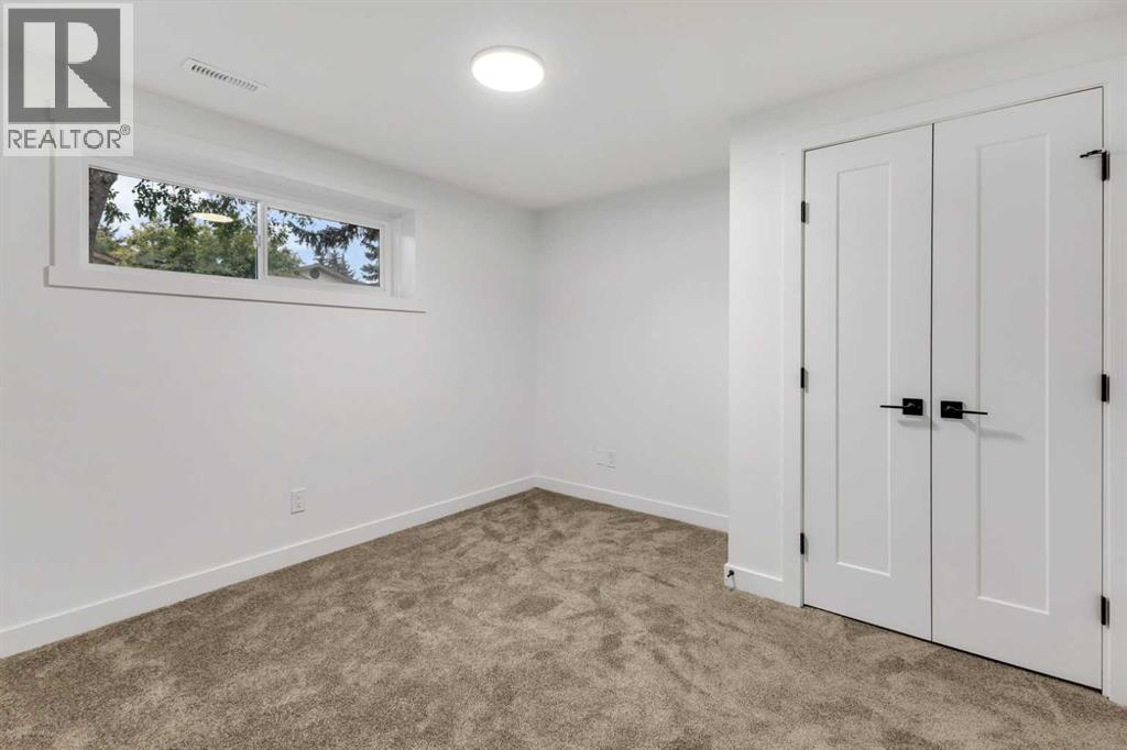 Single Family House Bi-level for Sale in  Bernard Place NW Beddington Heights Calgary 