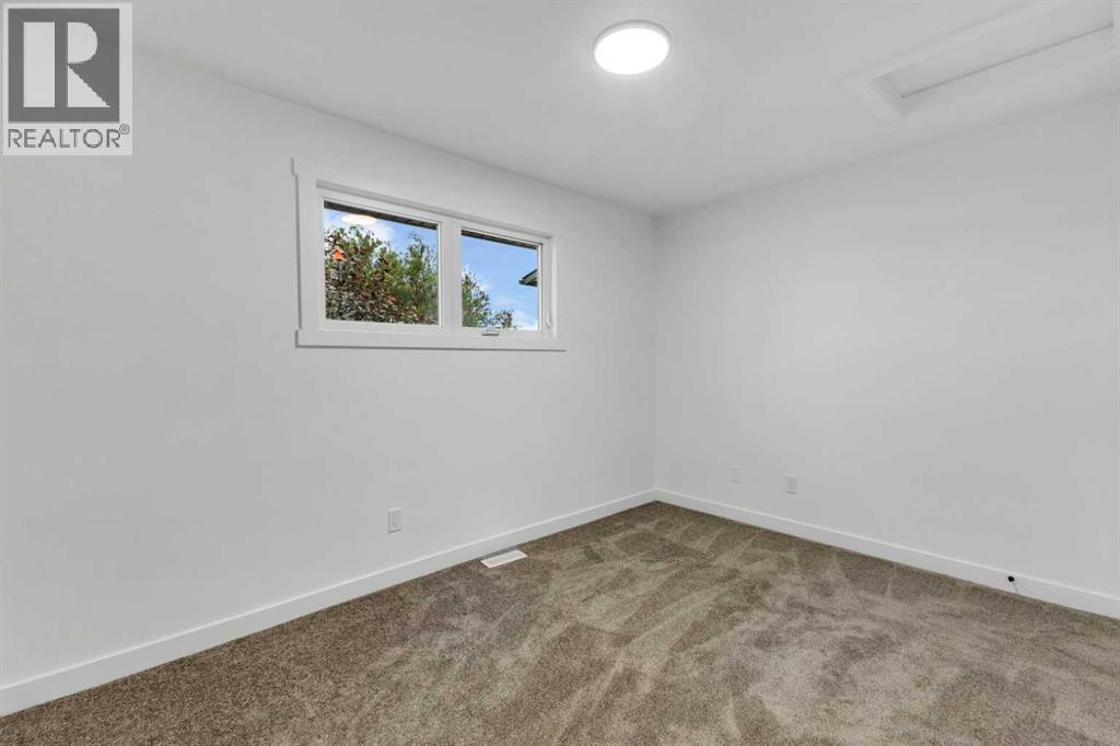 Single Family House Bi-level for Sale in  Bernard Place NW Beddington Heights Calgary 