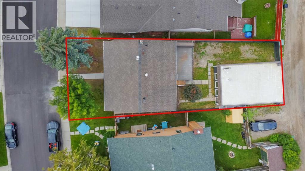 Single Family House Bi-level for Sale in  Bernard Place NW Beddington Heights Calgary 
