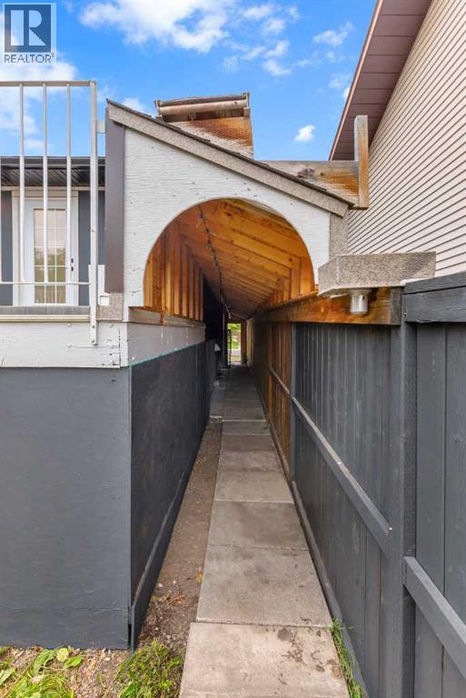 Single Family House Bi-level for Sale in  Bernard Place NW Beddington Heights Calgary 