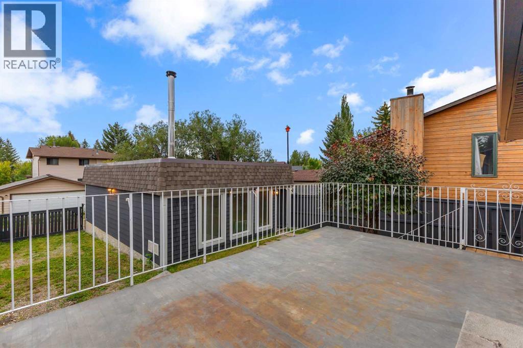 Single Family House Bi-level for Sale in  Bernard Place NW Beddington Heights Calgary 