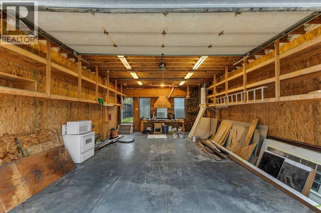 Single Family House Bi-level for Sale in  Bernard Place NW Beddington Heights Calgary 