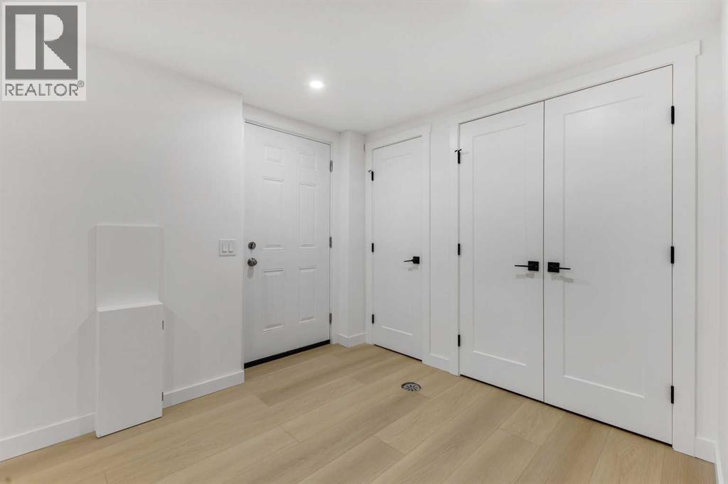 Single Family House Bi-level for Sale in  Bernard Place NW Beddington Heights Calgary 