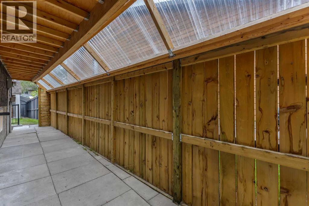 Single Family House Bi-level for Sale in  Bernard Place NW Beddington Heights Calgary 