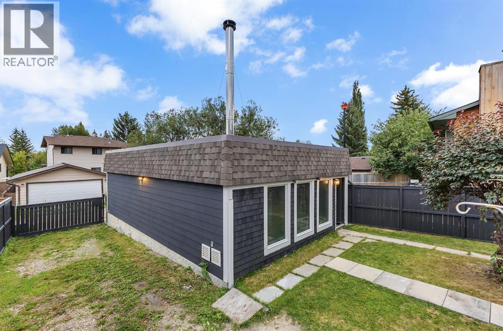 Single Family House Bi-level for Sale in  Bernard Place NW Beddington Heights Calgary 