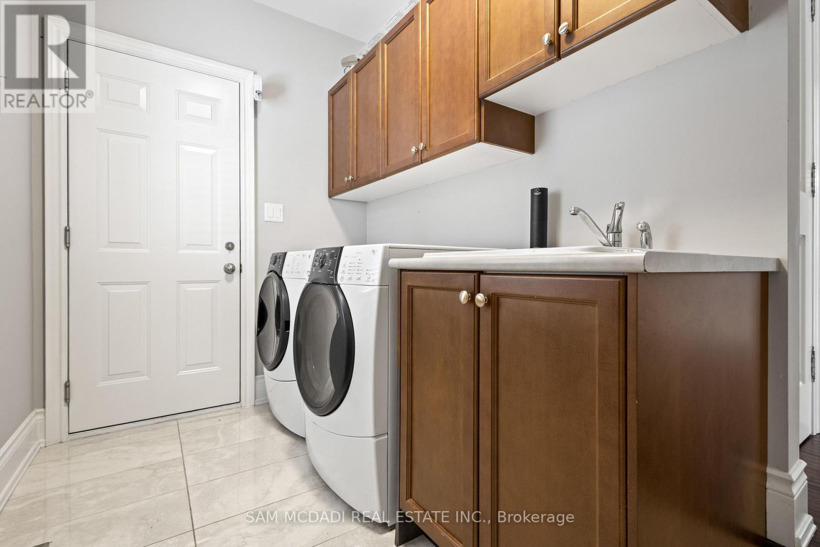 Photo 11 of 4173 Kane Crescent, Burlington ON