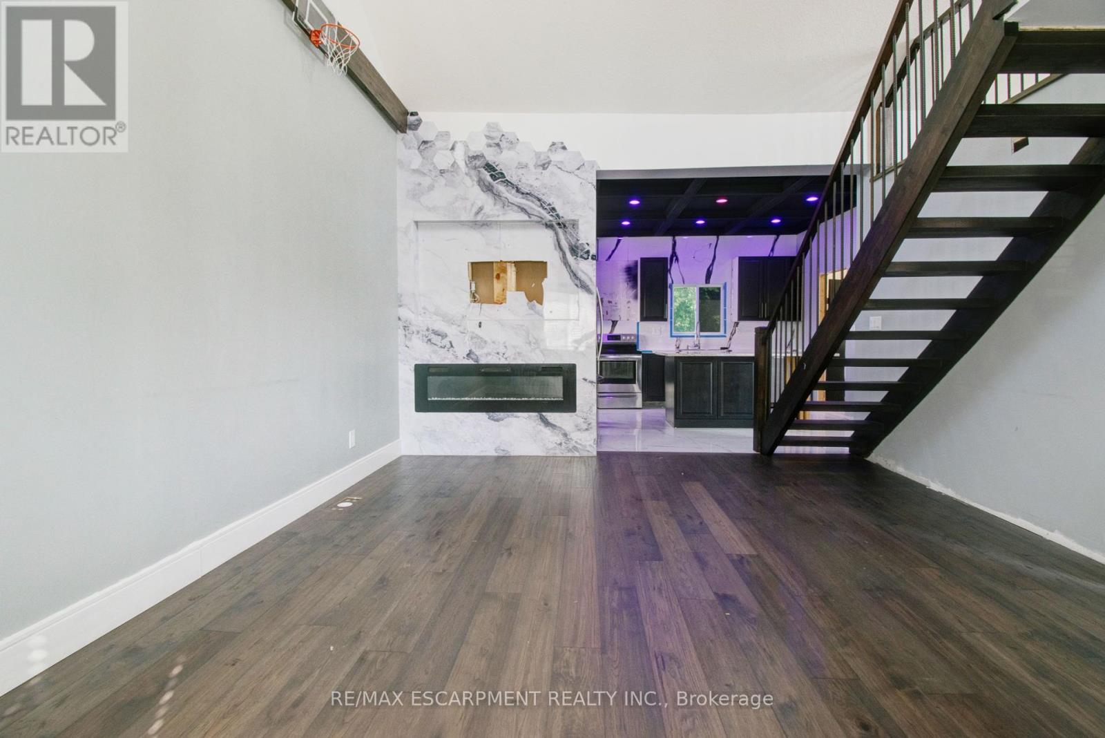Photo 4 of 85 East 37th Street, Hamilton ON