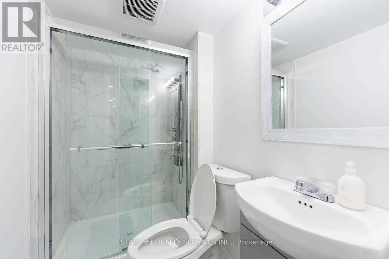 Photo 35 of 117 Richwood Crescent, Brampton ON