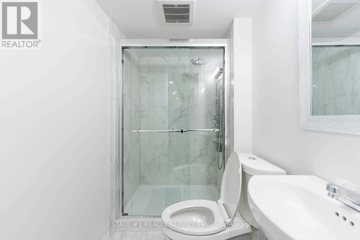 Photo 32 of 117 Richwood Crescent, Brampton ON