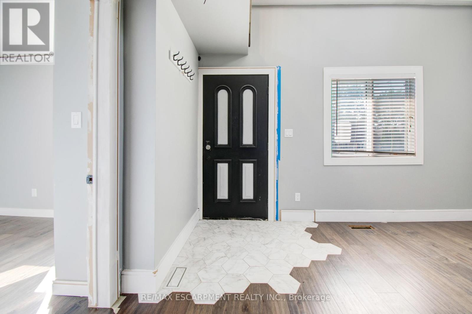 Photo 2 of 85 East 37th Street, Hamilton ON