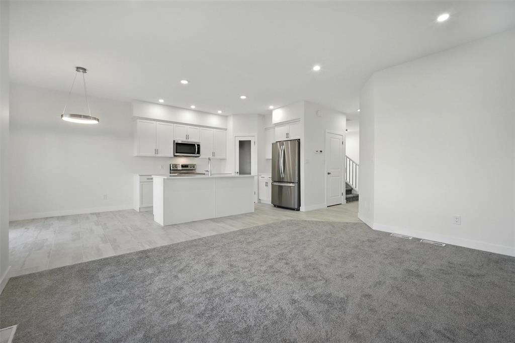 Photo 33 of 124 Ken Butchart Crescent, Winnipeg MB